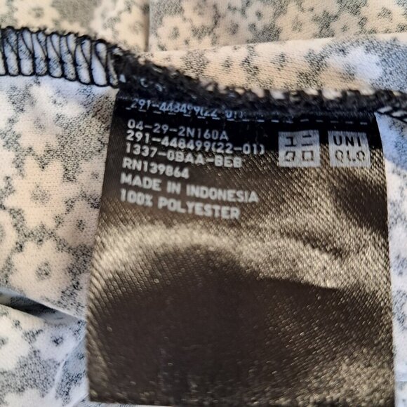 UNIQLO Floral Black and White V Neck Romper Size S - Picture 11 of 11